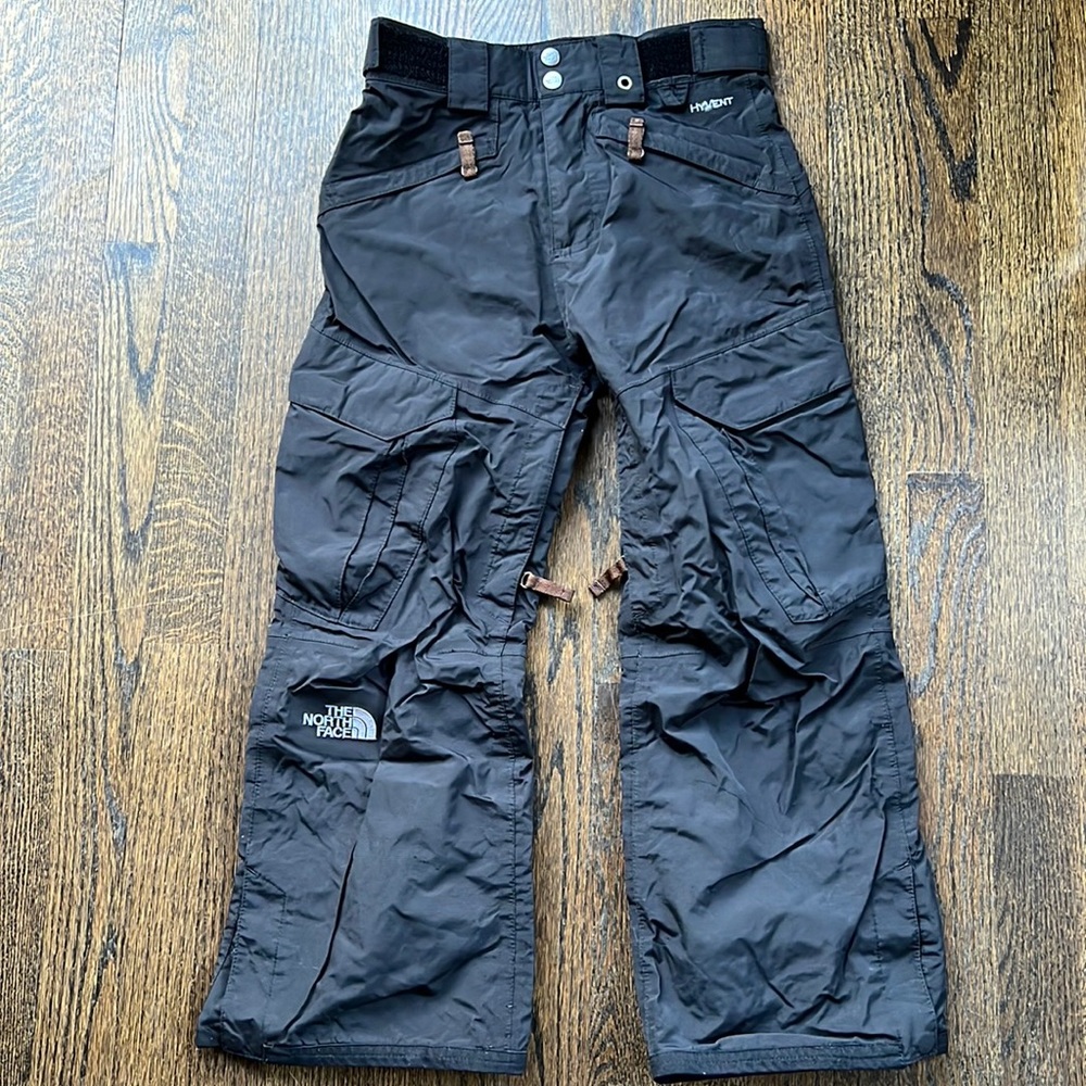 North face hyvent boys snow pants. Small. Lots of pockets